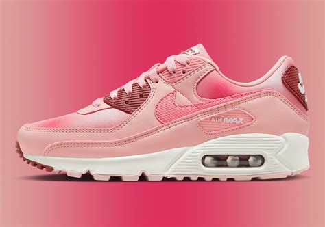 Nike Air Max 90 "Pink Blush" FN0322-600 | SneakerNews.com