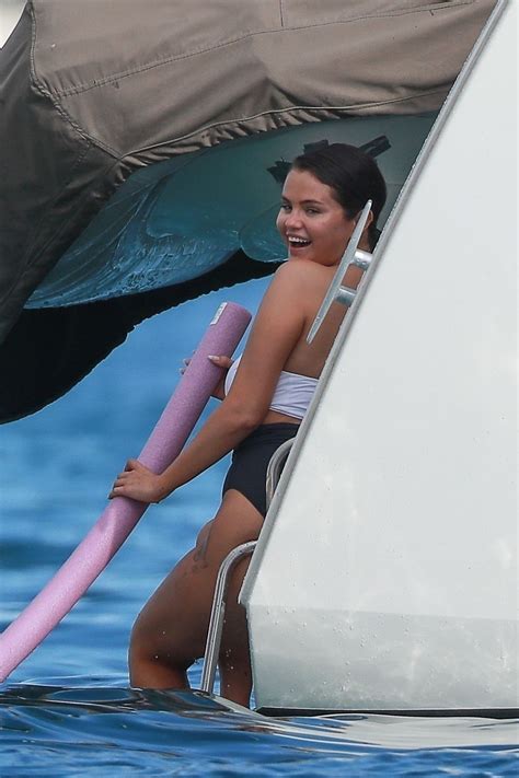 SELENA GOMEZ in Bikini on Vacation in Cabo San Lucas 01/01/2023 – HawtCelebs