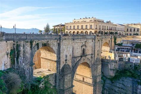 The Beautiful Spanish Town of Ronda - Migrating Miss