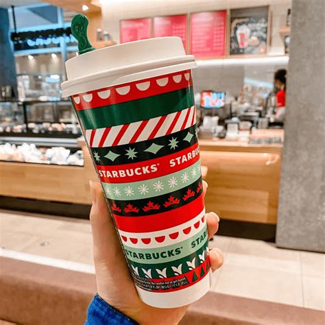 The Complete Guide to Starbucks’ Vegan 2023 Holiday Drinks | VegNews