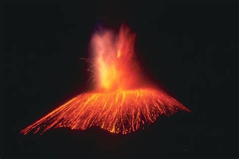 What are Volcanoes? - Universe Today