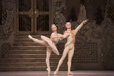 Dance Highlight: The Grand Pas de deux from The Nutcracker — News — Royal Opera House