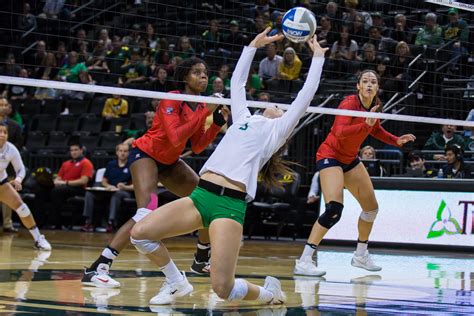 PHOTO GALLERY: Oregon Volleyball vs. Arizona | KVAL