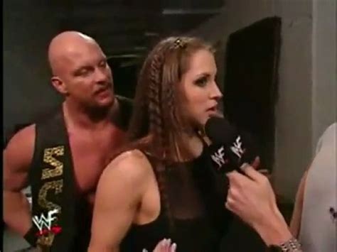 WWE STONE COLD & STEPHANIE MCMAHON BACKSTAGE FUNNY SEGMENT - video Dailymotion