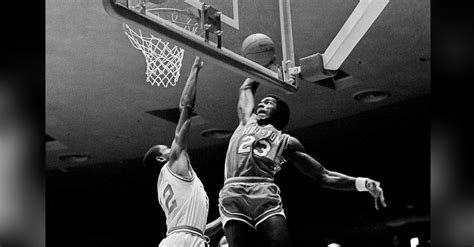 'Phi Slama Jama' Invented the Art of Dunking - FanBuzz