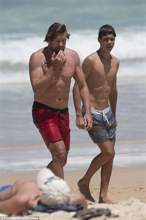 Simon Baker heads to Bondi Beach with his son Claude | Simon baker, Simon, Shirtless