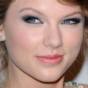 Taylor Swift Makeup: Black Eyeshadow, Brown Eyeshadow, White Eyeshadow & Pink Lip Gloss | Steal ...