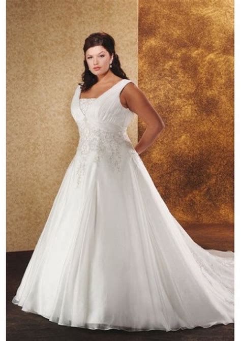 Best 26+ Plus Size Wedding Dresses Under 1000