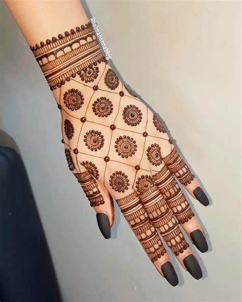 Share more than 80 simple mehndi back side design latest - seven.edu.vn