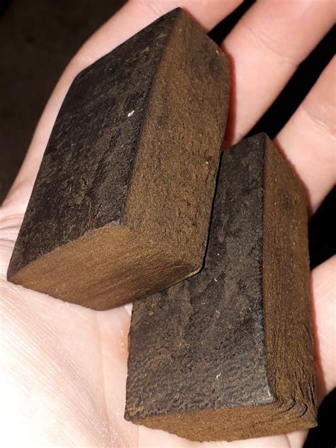 black hash. Simple, oldschool... perfect!!! 115g : r/hashish