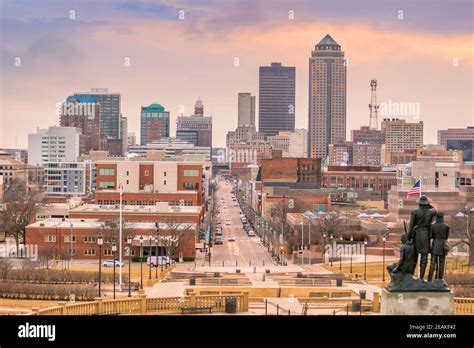 Des Moines Iowa skyline in USA Stock Photo - Alamy