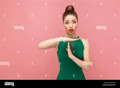 Wait for green sign hi-res stock photography and images - Alamy
