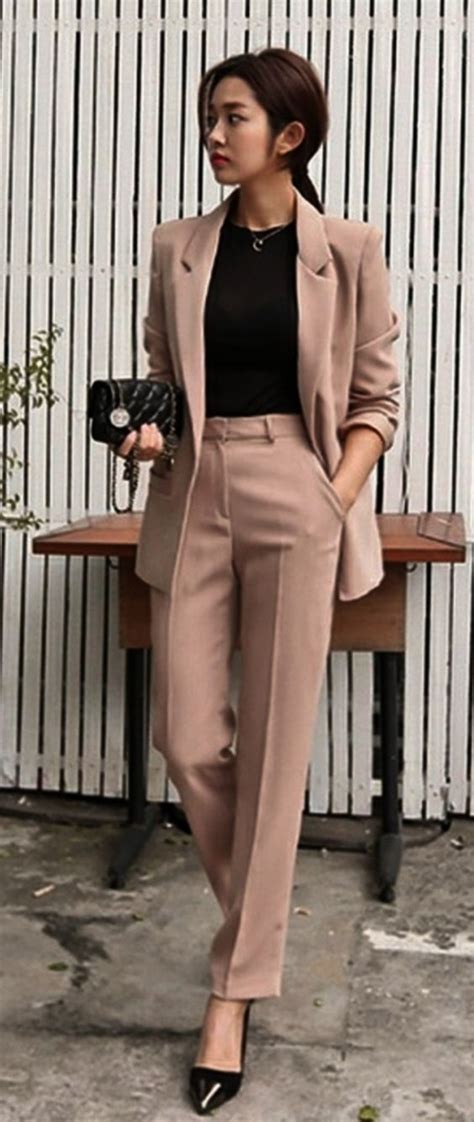 35Trendy Business Casual Work Outfits For Women - Office Salt