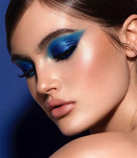 25+ Makeup Looks That Will Inspire You | Blue makeup, Blue eye makeup, Blue eyeshadow