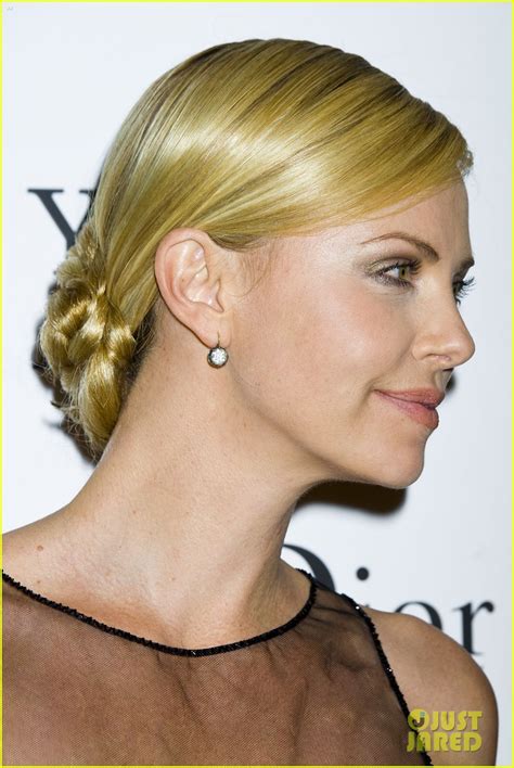 .Charlize Theron: 'Young Adult' NYC Screening!: Photo 2601871 | Charlize Theron, Elizabeth ...