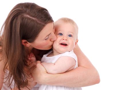 Madre besando a bebé Stock de Foto gratis - Public Domain Pictures