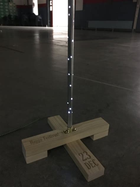 Modern Take on the Festivus Pole: 3 Steps (with Pictures)