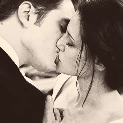 bella and edward kiss after the wedding - Twilight Series Fan Art ...