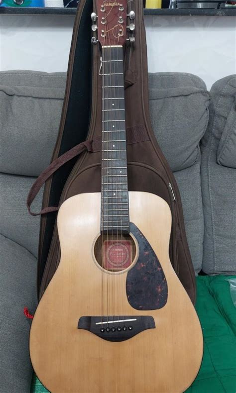 Yamaha acoustic guitar, Hobbies & Toys, Music & Media, Musical Instruments on Carousell