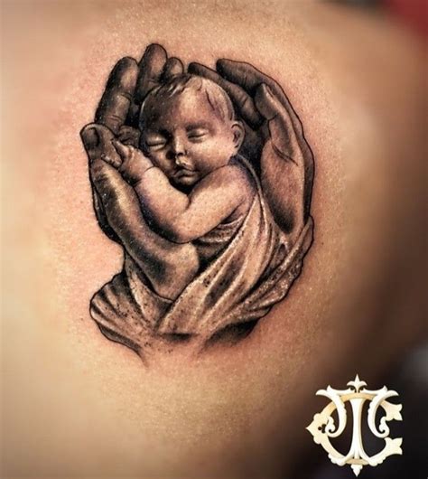 Baby in lord hands | Tatuaje estilo chicano, Tatuajes, Tatuajes para hombres