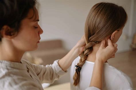 What Are Neck Massage Benefits? - Techniques and Tips