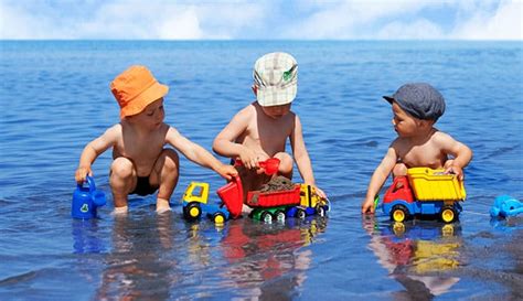 15 Creativity Boosting Beach Activities For Kids - Globo Surf