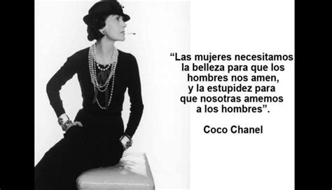 Gabrielle Coco Chanel fue una revolucionaria diseñadora de modas y creadora de perfumes francesa ...
