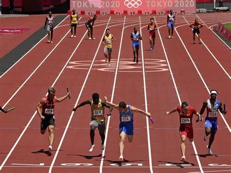 Carl Lewis slams US men's 4x100 relay flop | The Canberra Times | Canberra, ACT