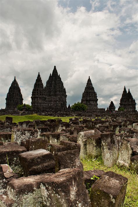 Candi Prambanan by buridx on DeviantArt