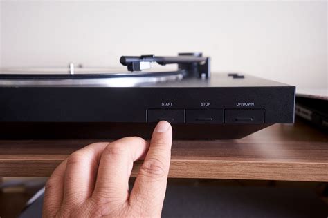 Sony PS-LX310BT Review: A Small Turntable With Sleek Design