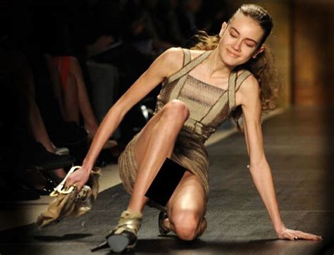 40 Curious catwalk fails | Curious, Funny Photos / Pictures