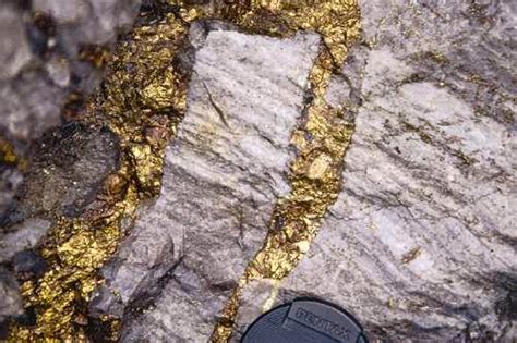 New Theory Suggests Gold Deposits Were Formed as a Result of Earthquakes | Geology In