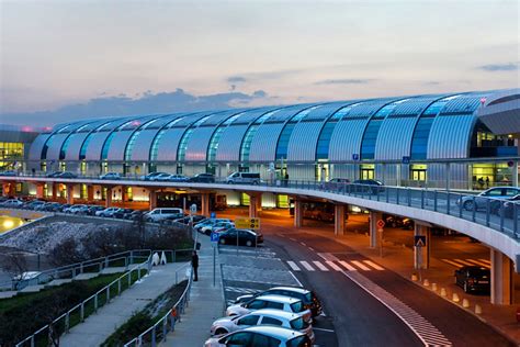 Huge new multilevel car park for Budapest Airport