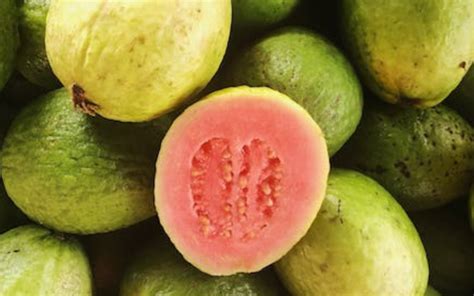 6 Benefits of eating pink guava