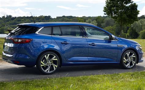 Renault Megane GT (2019-2020) цена и характеристики, фотографии и обзор