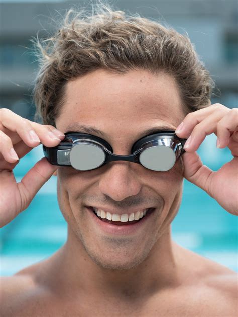 Form Unveil AR Swim Goggles You Can Wear Underwater - Average Joes