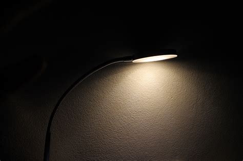 2560x1440 wallpaper | black and white floor lamp beside beige painted wall | Peakpx