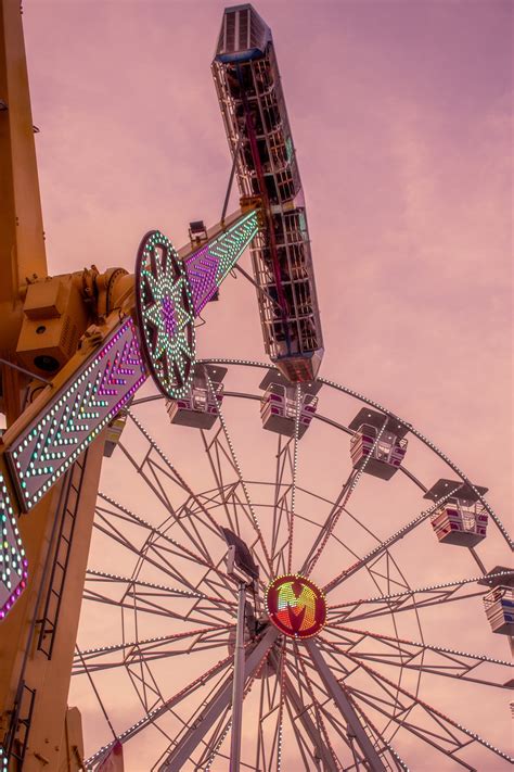 Lit Ferris Wheel at Night · Free Stock Photo