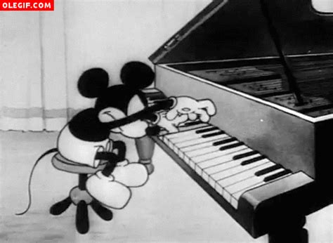 GIF: Mickey Mouse tocando el piano (Gif #137)