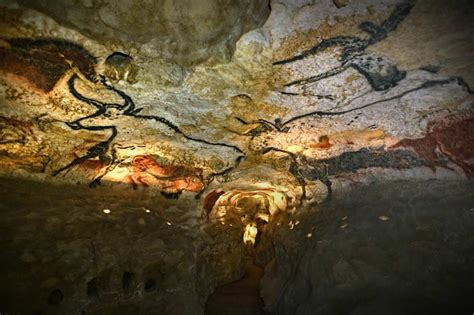 Graffiti Museum Opens – 20,000 Year Old Lascaux Cave Art – Travel Information and Tips for France