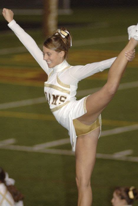 Sexy Cheerleaders High Kicking (51 pics)