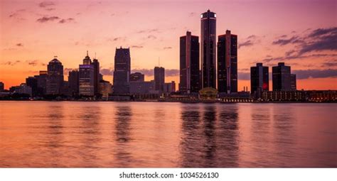 9 Detroit Skyline Red Sunset Images, Stock Photos & Vectors | Shutterstock