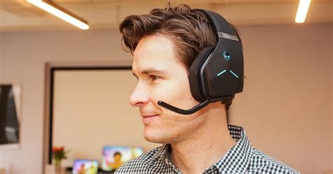 Alienware's first wireless gaming headset covers all the angles - CNET