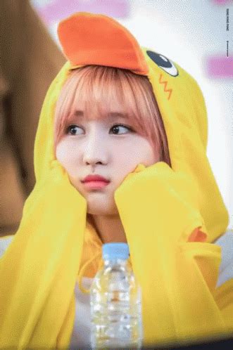 Momo Sad GIF - Momo Sad Twice - Discover & Share GIFs