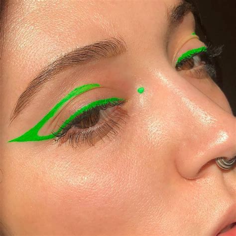 Minimal Neon Green Graphic Eyeliner in 2019 | No eyeliner makeup ...