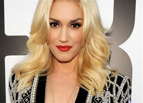 Gwen Stefani’s Red Lipstick — Snag Her Signature Shade – Hollywood Life