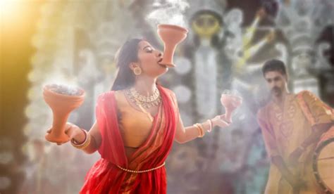 The History of Dhunuchi Naach And The Bengali Durga Pujo Traditions