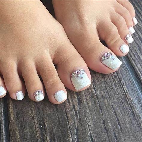 21 Summer White Toe Nail Designs for Every Girl | Fashionterest