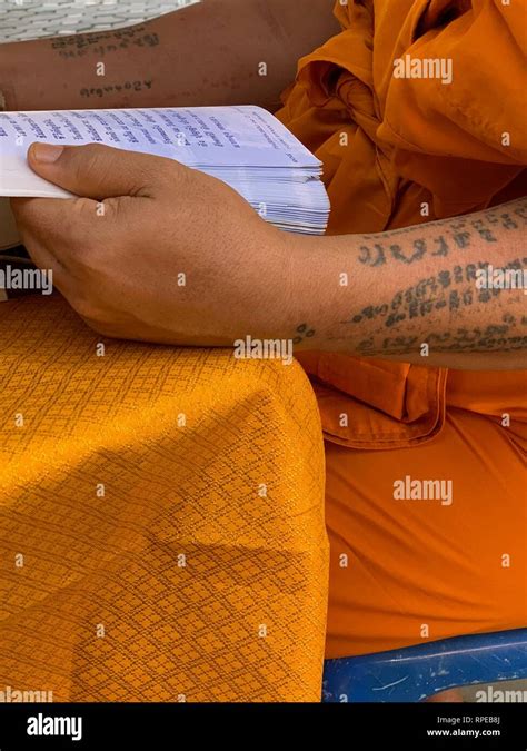 Monks reading book hi-res stock photography and images - Alamy
