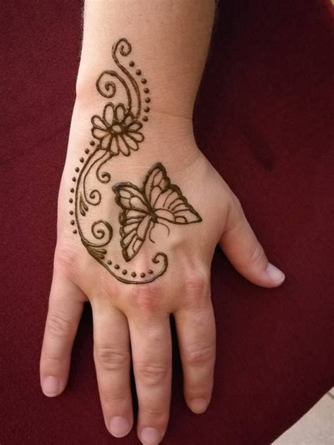 Butterfly Mehndi Design Simple #simple #henna #butterfly